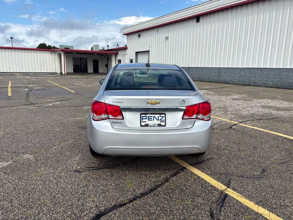 2015 Silver Ice Metallic Chevrolet Cruze LS FWD Sedan