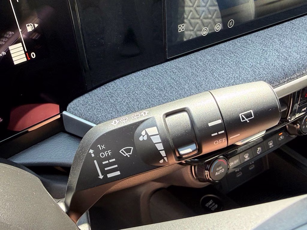 2026 Aspen White Tricoat Nissan Kicks SV AWD SUV