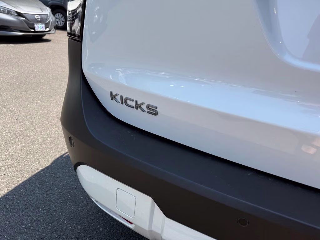 2026 Aspen White Tricoat Nissan Kicks SV AWD SUV