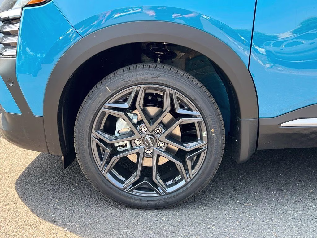 2026 Arctic Ice Blue/Black Nissan Kicks SR AWD SUV