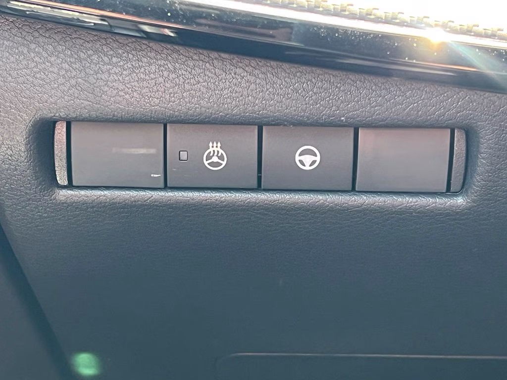 2026 Arctic Ice Blue/Black Nissan Kicks SR AWD SUV