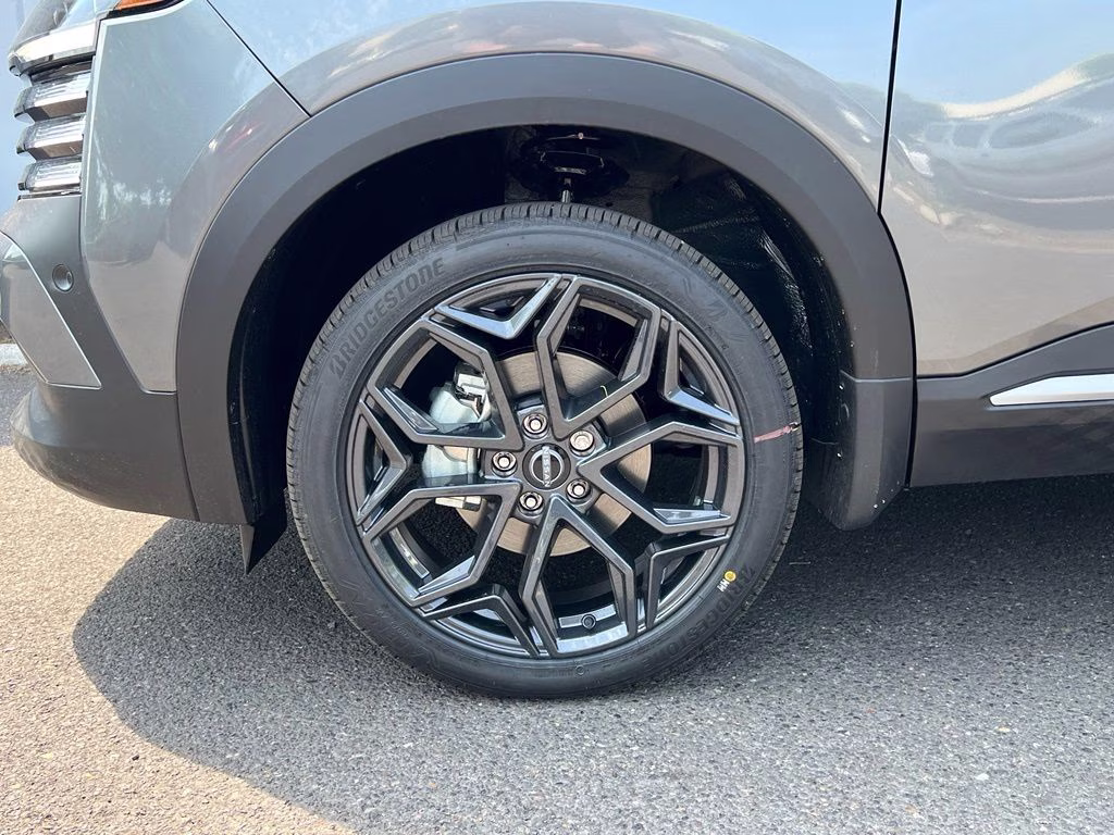 2026 Gun Metallic/Scarlet Ember Tintcoat Nissan Kicks SR AWD SUV