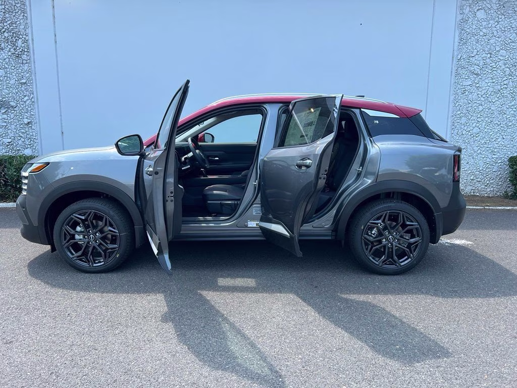 2026 Gun Metallic/Scarlet Ember Tintcoat Nissan Kicks SR AWD SUV