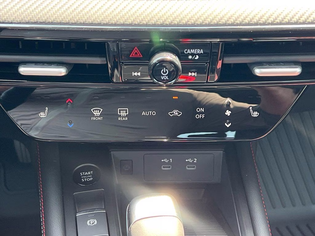 2026 Gun Metallic/Scarlet Ember Tintcoat Nissan Kicks SR AWD SUV