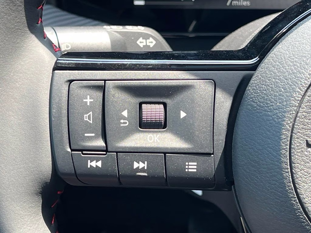 2026 Gun Metallic/Scarlet Ember Tintcoat Nissan Kicks SR AWD SUV
