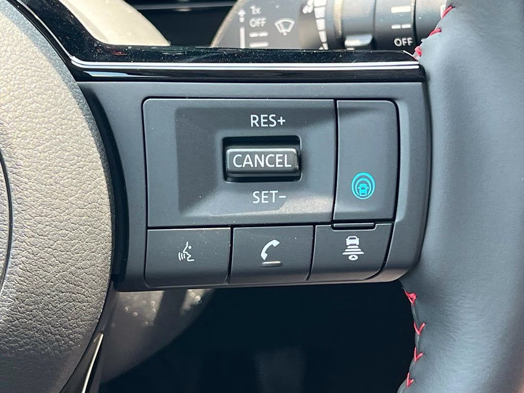 2026 Gun Metallic/Scarlet Ember Tintcoat Nissan Kicks SR AWD SUV