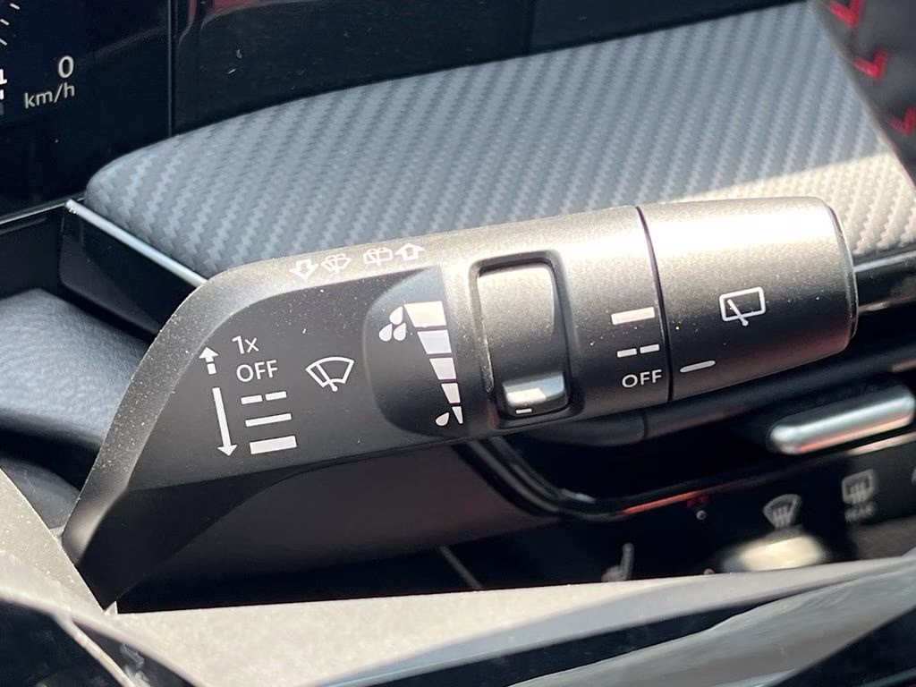 2026 Gun Metallic/Scarlet Ember Tintcoat Nissan Kicks SR AWD SUV