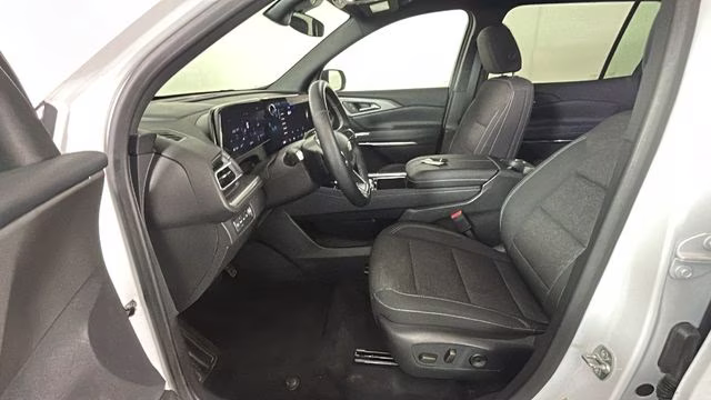 2025 White Chevrolet Traverse LT AWD SUV