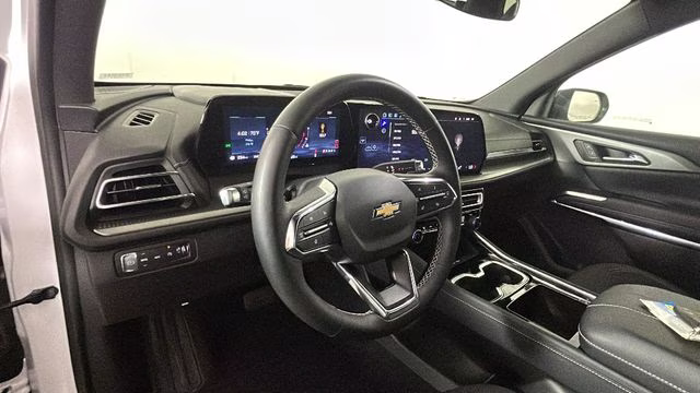 2025 White Chevrolet Traverse LT AWD SUV