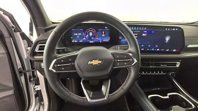 2025 White Chevrolet Traverse LT AWD SUV