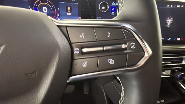 2025 White Chevrolet Traverse LT AWD SUV