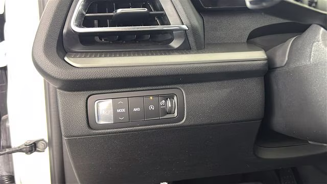 2025 White Chevrolet Traverse LT AWD SUV