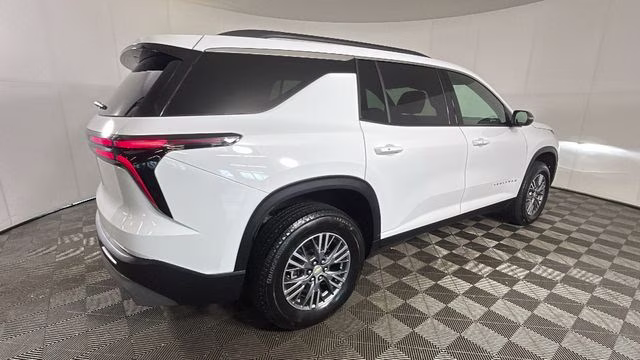 2025 White Chevrolet Traverse LT AWD SUV