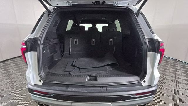 2025 White Chevrolet Traverse LT AWD SUV