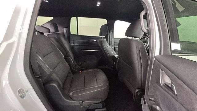 2025 White Chevrolet Traverse LT AWD SUV
