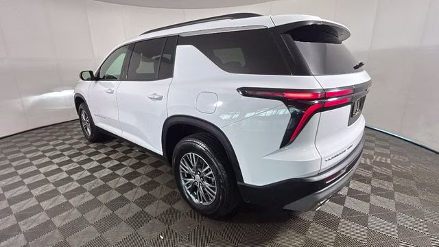 2025 White Chevrolet Traverse LT AWD SUV