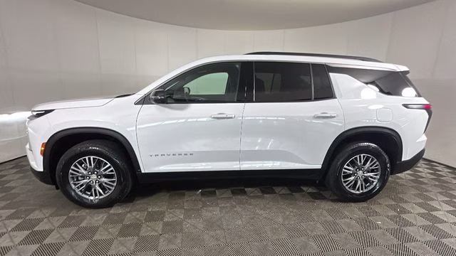 2025 White Chevrolet Traverse LT AWD SUV