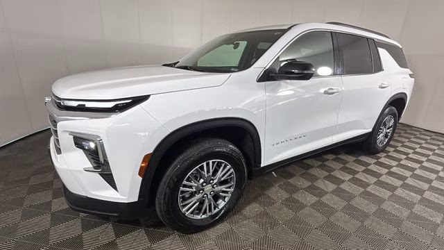 2025 White Chevrolet Traverse LT AWD SUV