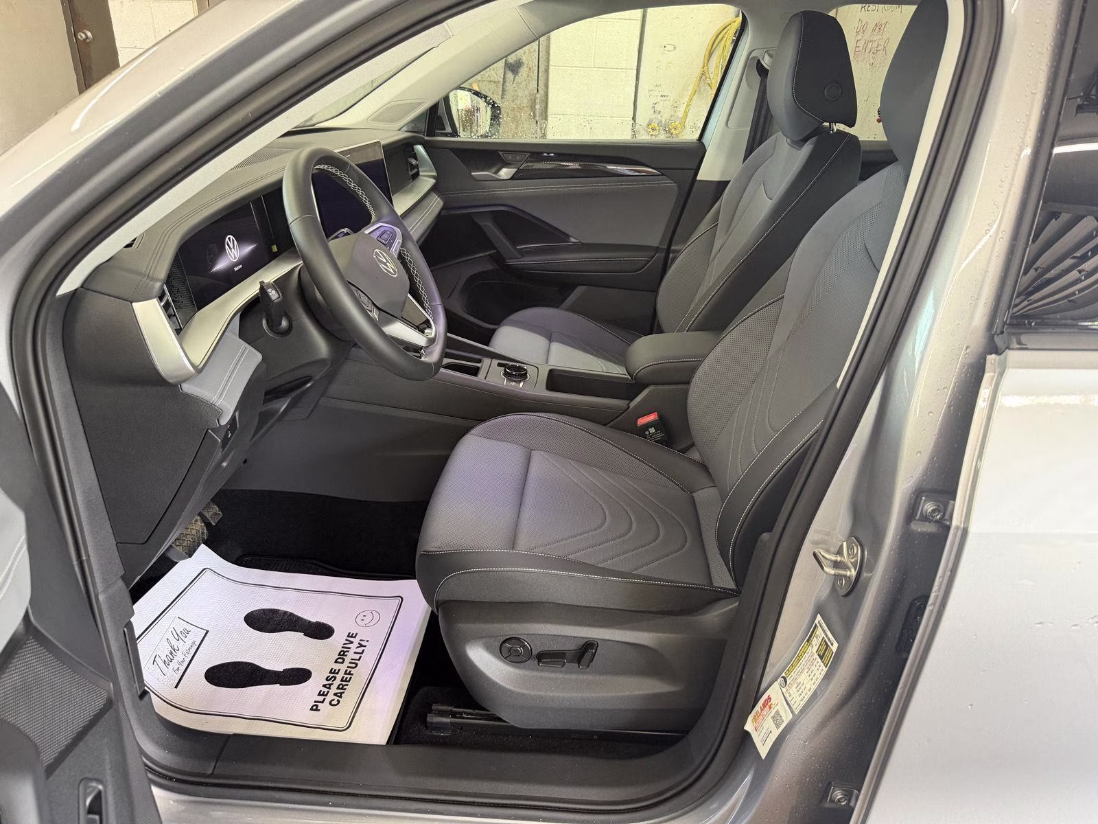 2025 Pyrite Silver Metallic Volkswagen Tiguan SE FWD SUV