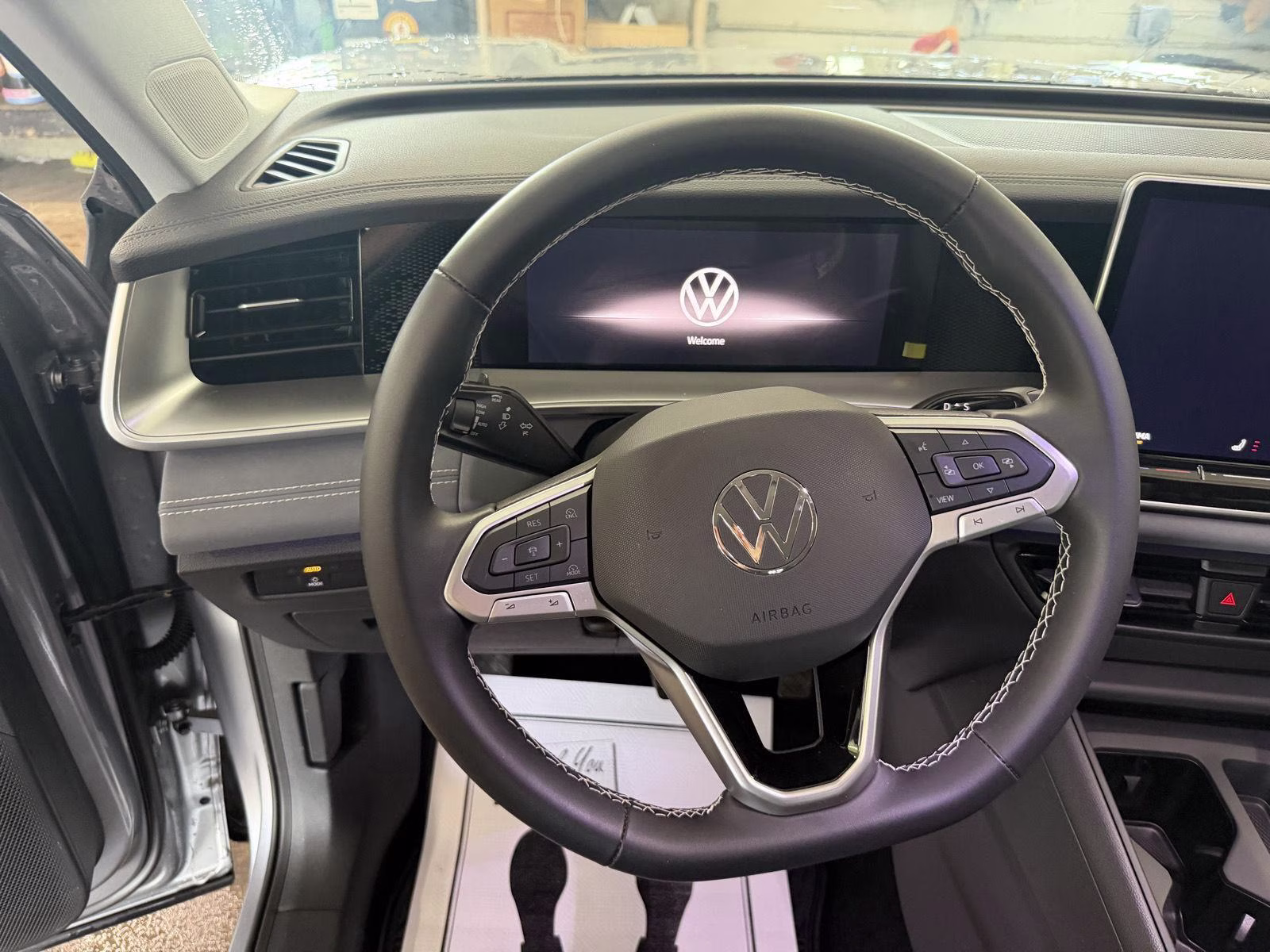2025 Pyrite Silver Metallic Volkswagen Tiguan SE FWD SUV