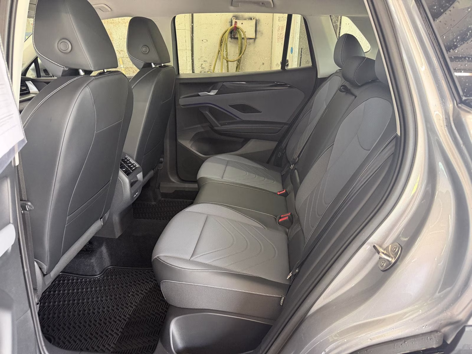 2025 Pyrite Silver Metallic Volkswagen Tiguan SE FWD SUV