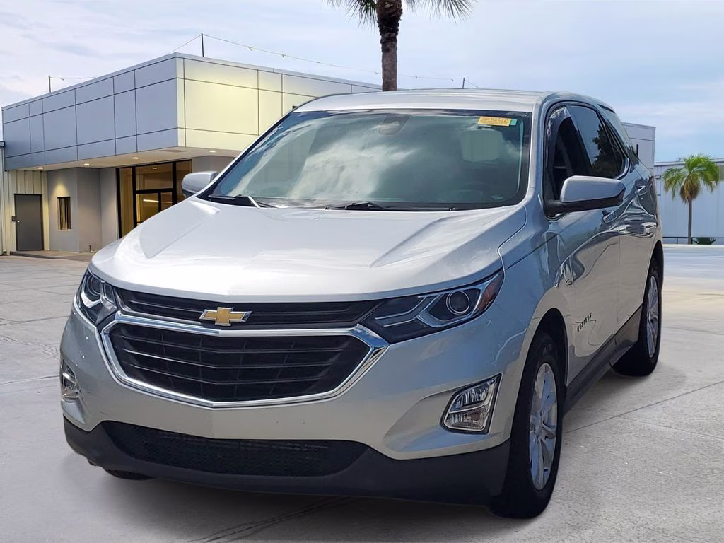 2020 Silver Ice Metallic Chevrolet Equinox LT FWD SUV