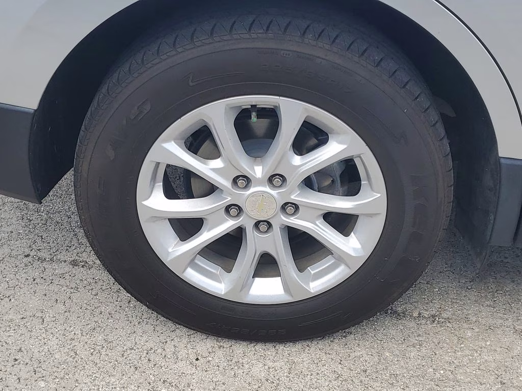 2020 Silver Ice Metallic Chevrolet Equinox LT FWD SUV