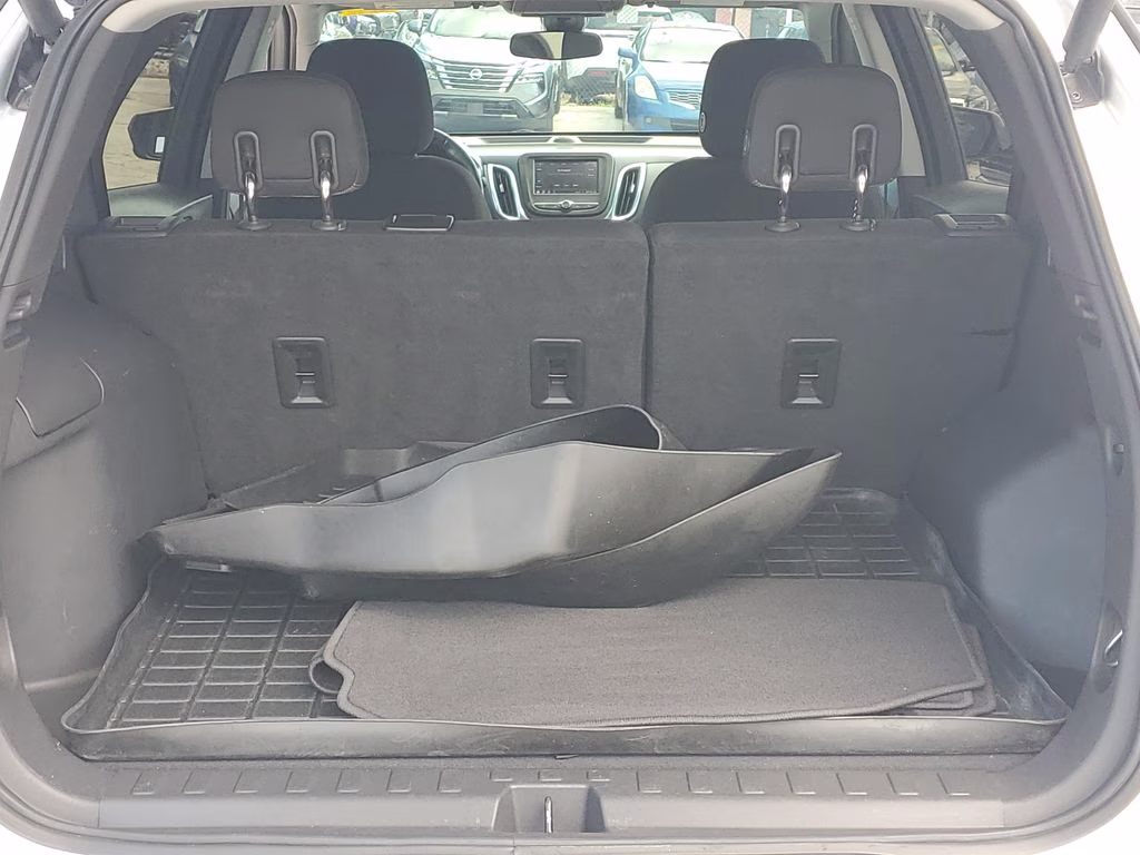 2020 Silver Ice Metallic Chevrolet Equinox LT FWD SUV