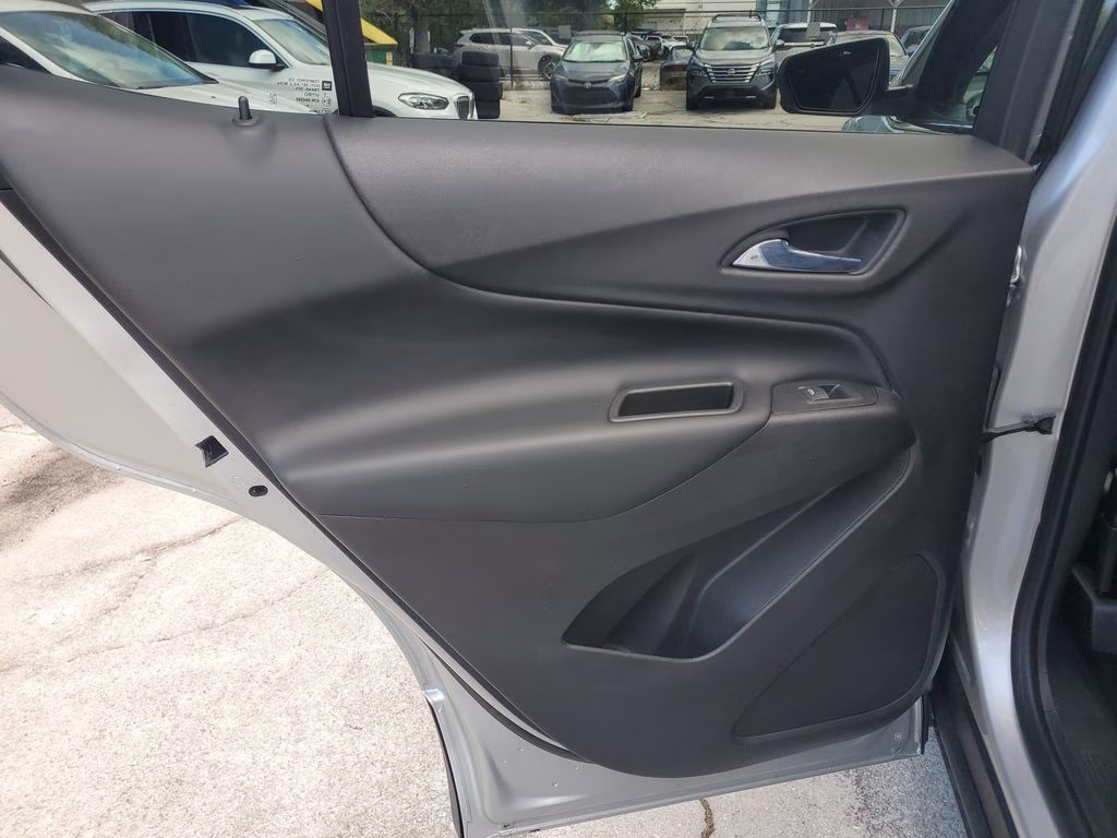 2020 Silver Ice Metallic Chevrolet Equinox LT FWD SUV