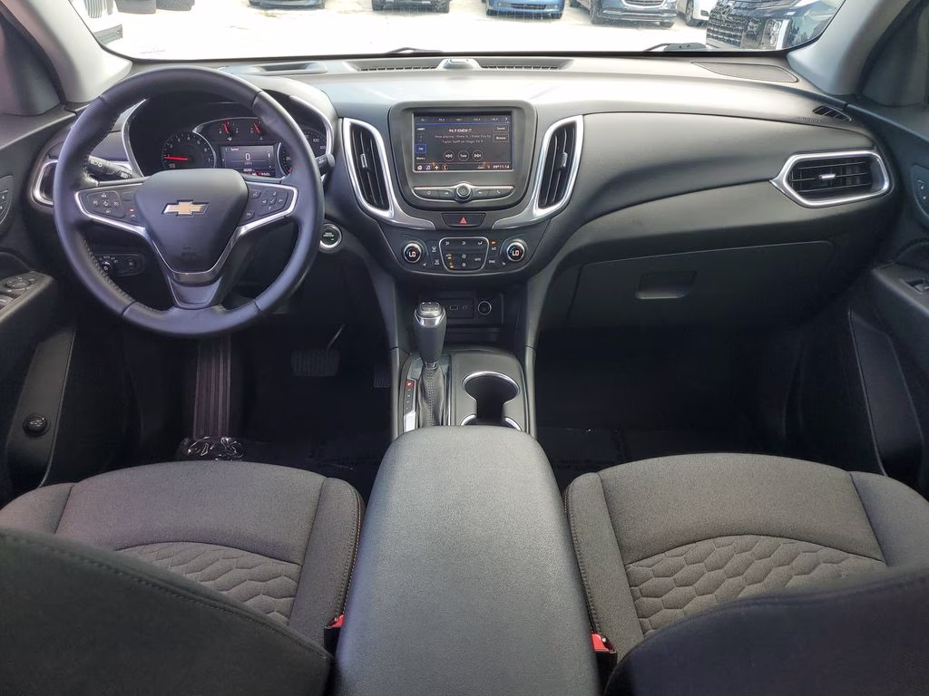 2020 Silver Ice Metallic Chevrolet Equinox LT FWD SUV