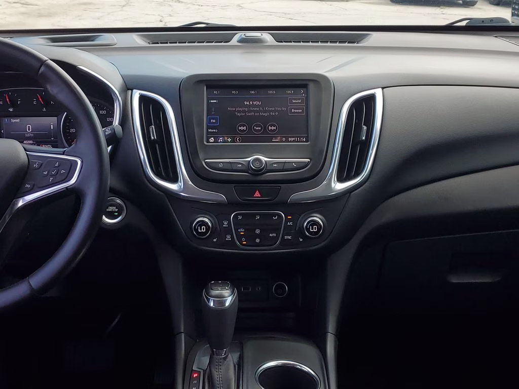 2020 Silver Ice Metallic Chevrolet Equinox LT FWD SUV