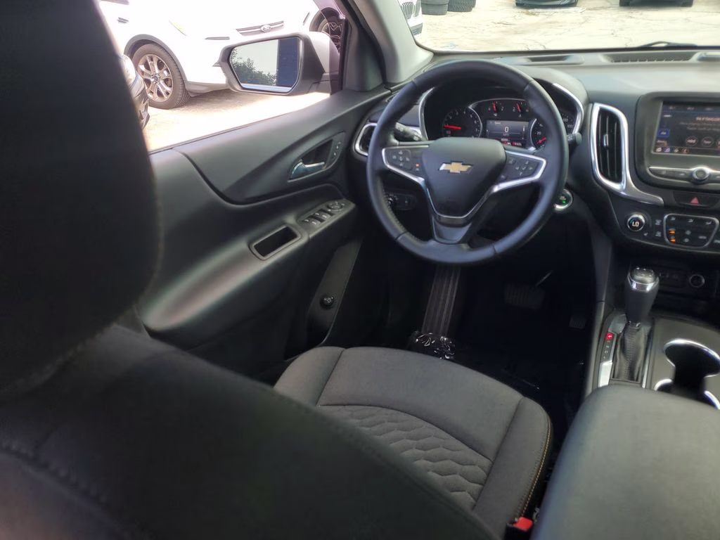 2020 Silver Ice Metallic Chevrolet Equinox LT FWD SUV