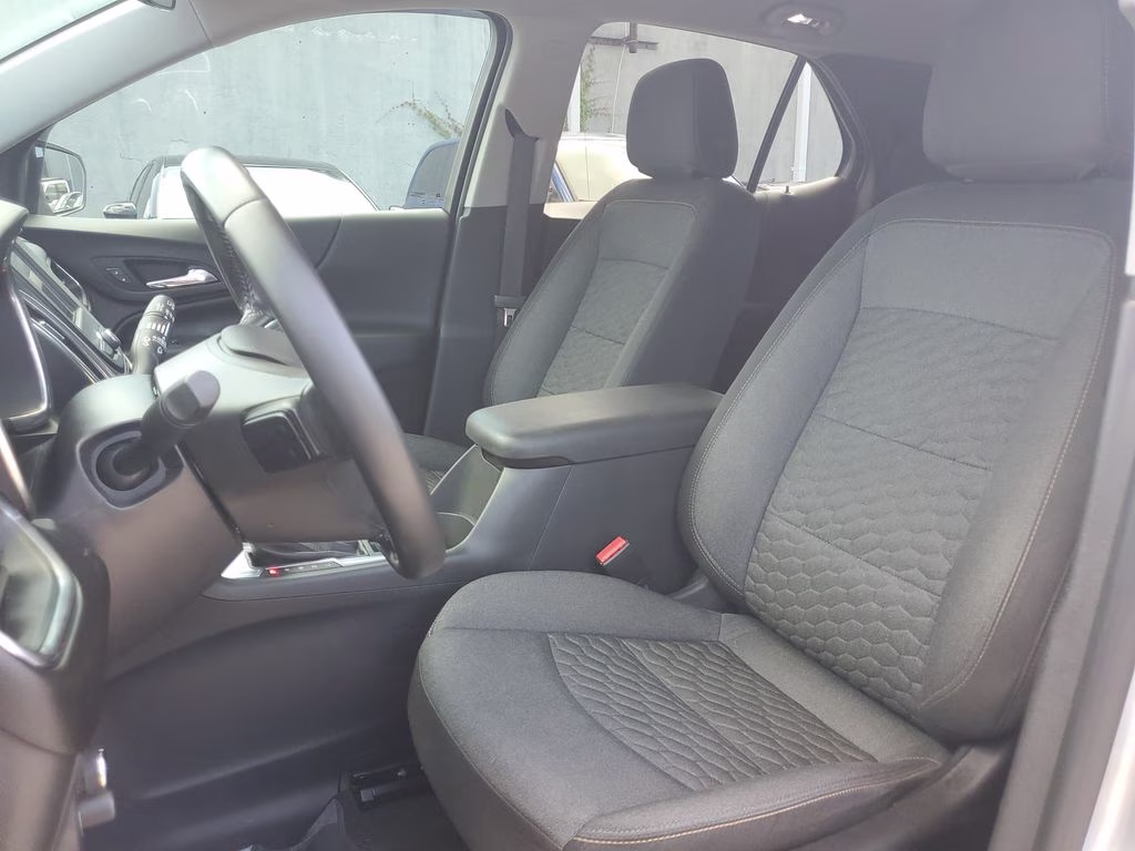 2020 Silver Ice Metallic Chevrolet Equinox LT FWD SUV