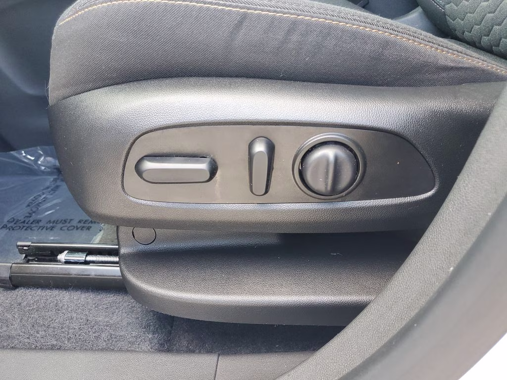 2020 Silver Ice Metallic Chevrolet Equinox LT FWD SUV