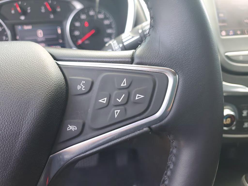 2020 Silver Ice Metallic Chevrolet Equinox LT FWD SUV