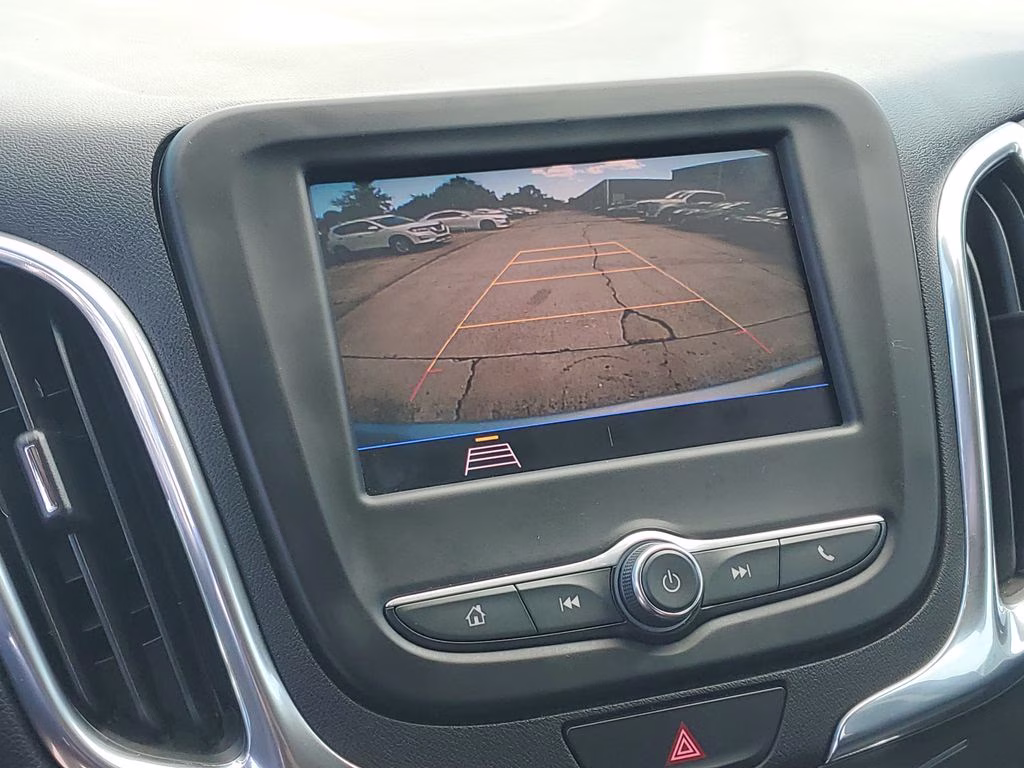 2020 Silver Ice Metallic Chevrolet Equinox LT FWD SUV