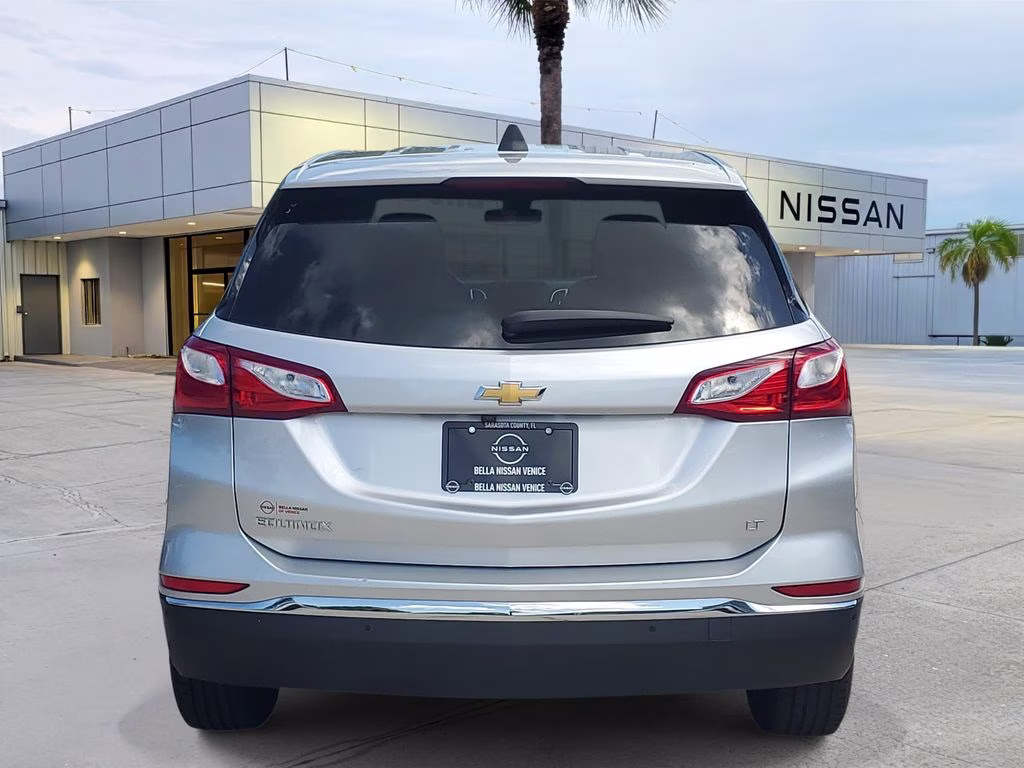 2020 Silver Ice Metallic Chevrolet Equinox LT FWD SUV