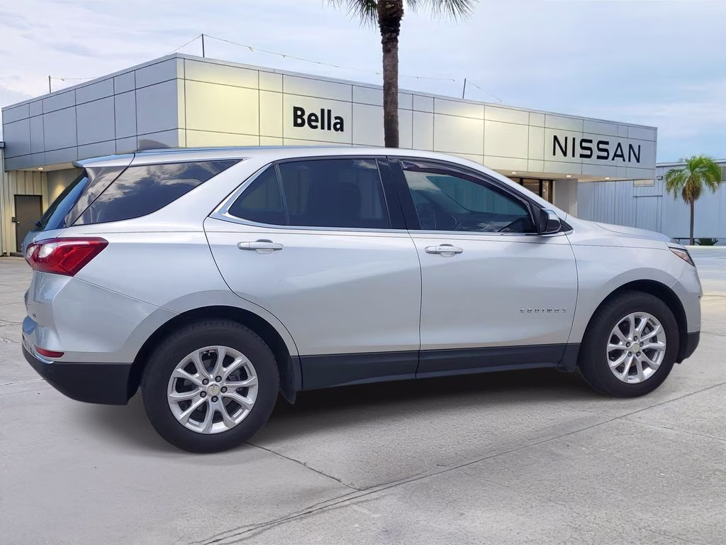 2020 Silver Ice Metallic Chevrolet Equinox LT FWD SUV