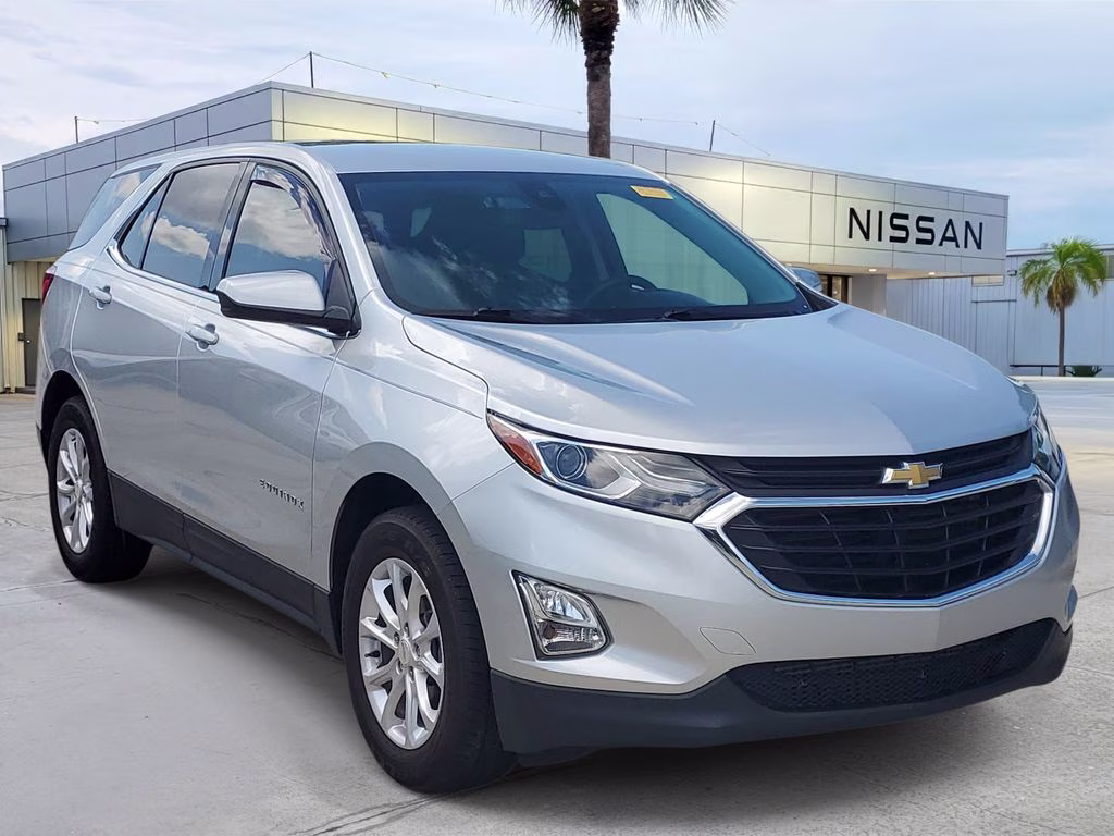 2020 Silver Ice Metallic Chevrolet Equinox LT FWD SUV