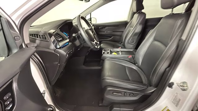 2021 Platinum White Honda Odyssey Touring FWD Van