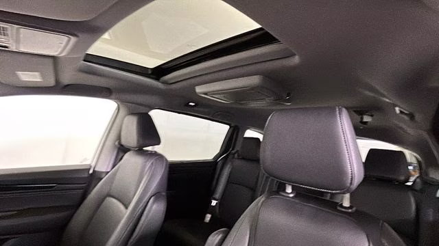 2021 Platinum White Honda Odyssey Touring FWD Van