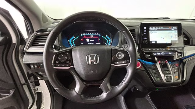 2021 Platinum White Honda Odyssey Touring FWD Van