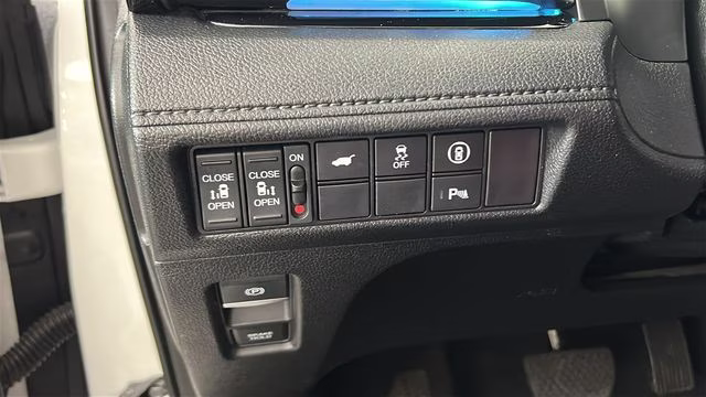 2021 Platinum White Honda Odyssey Touring FWD Van