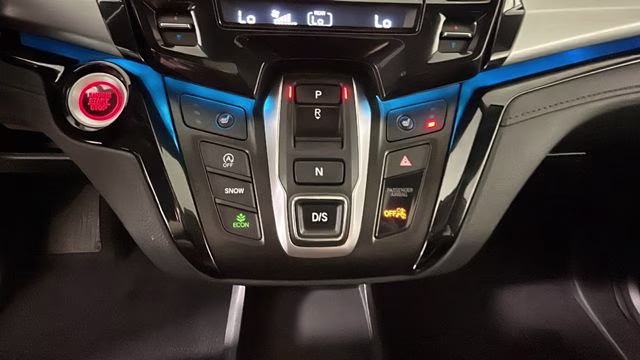 2021 Platinum White Honda Odyssey Touring FWD Van