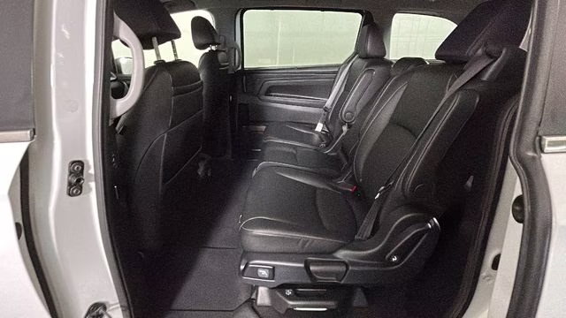 2021 Platinum White Honda Odyssey Touring FWD Van