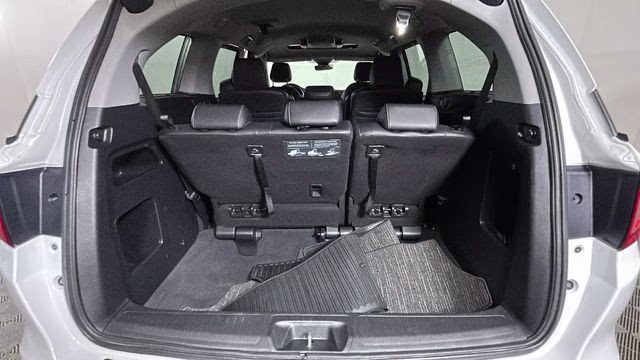 2021 Platinum White Honda Odyssey Touring FWD Van