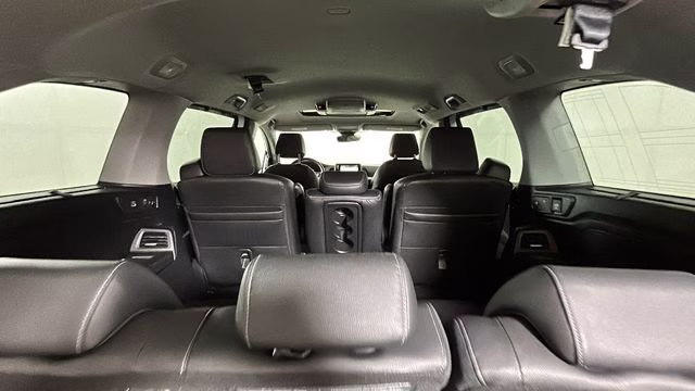 2021 Platinum White Honda Odyssey Touring FWD Van