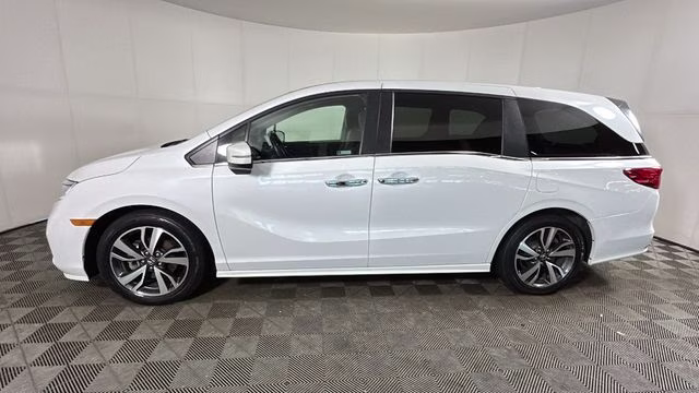 2021 Platinum White Honda Odyssey Touring FWD Van