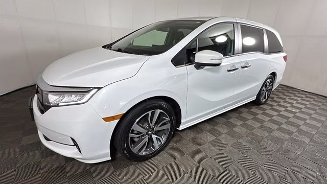 2021 Platinum White Honda Odyssey Touring FWD Van
