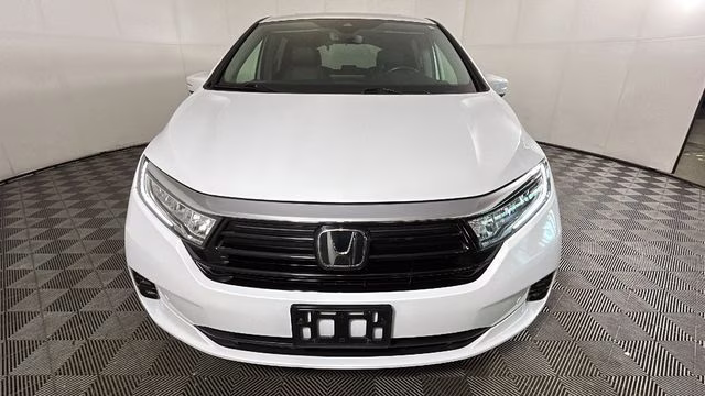 2021 Platinum White Honda Odyssey Touring FWD Van